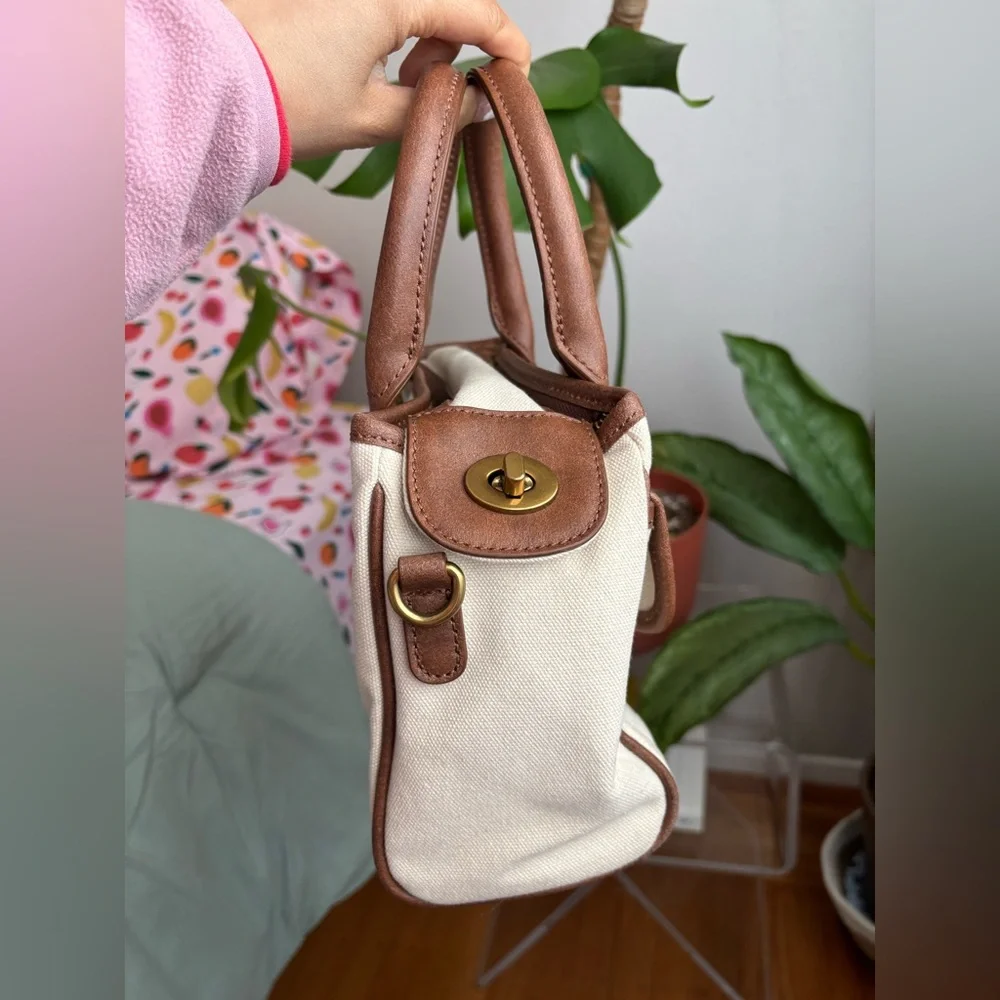 Brandy Melville purse with gold hardware buckles - Picture 2 of 8
